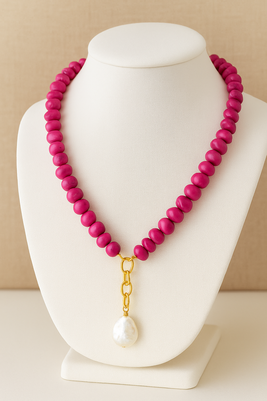 Cienta Chipped Stone Necklace with Pearl FUCHSIA