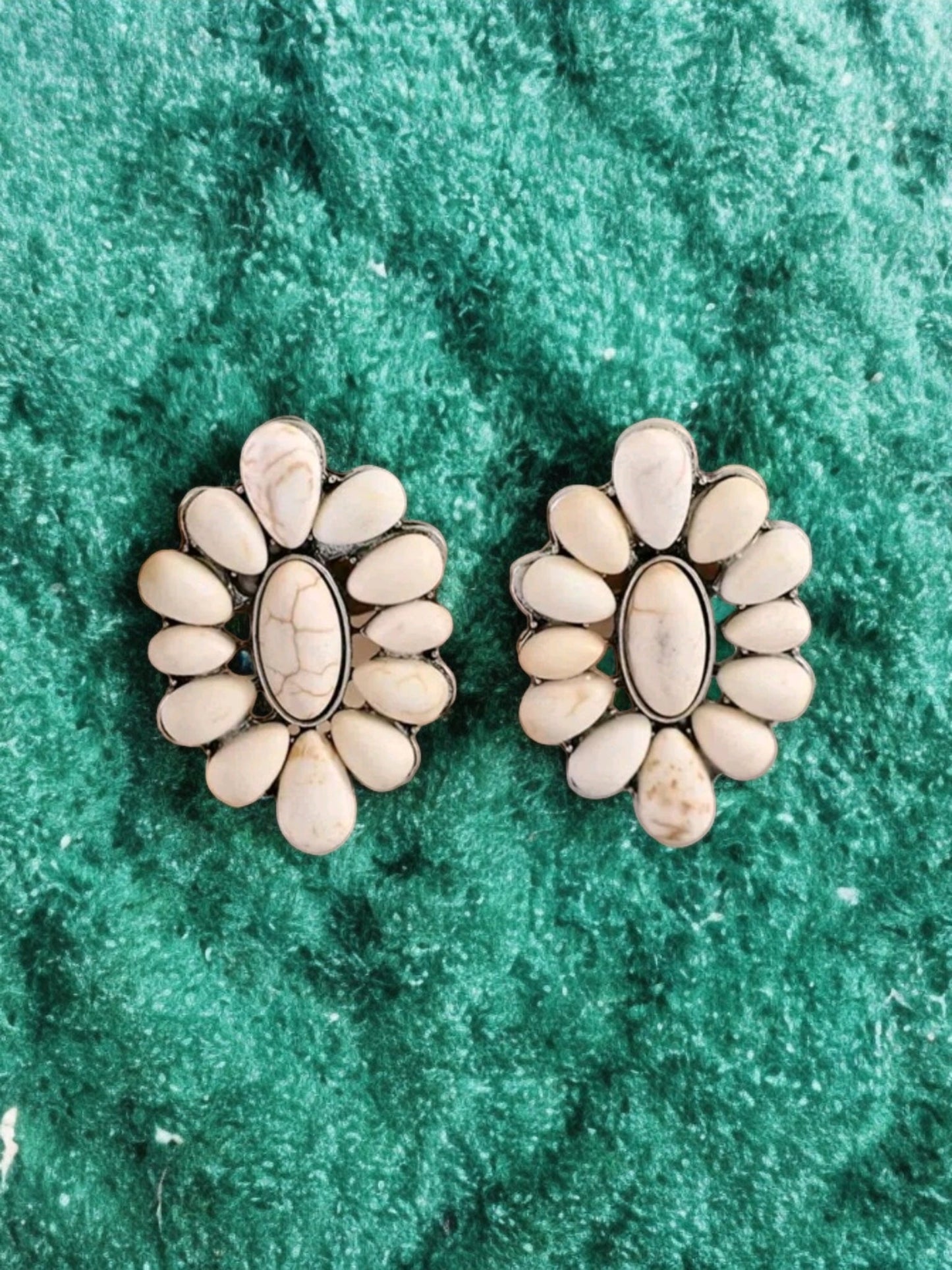 Western Blossom Stud Fashion Earrings in Blue