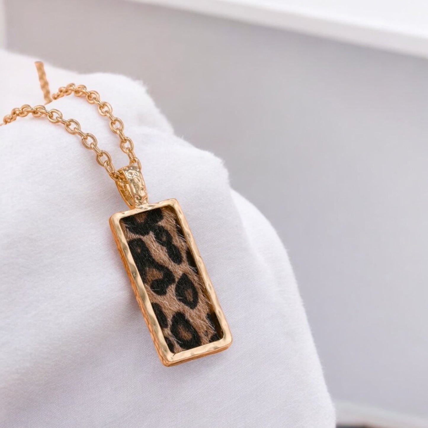 Into The Wild Bar Style Leopard Fashion Necklace