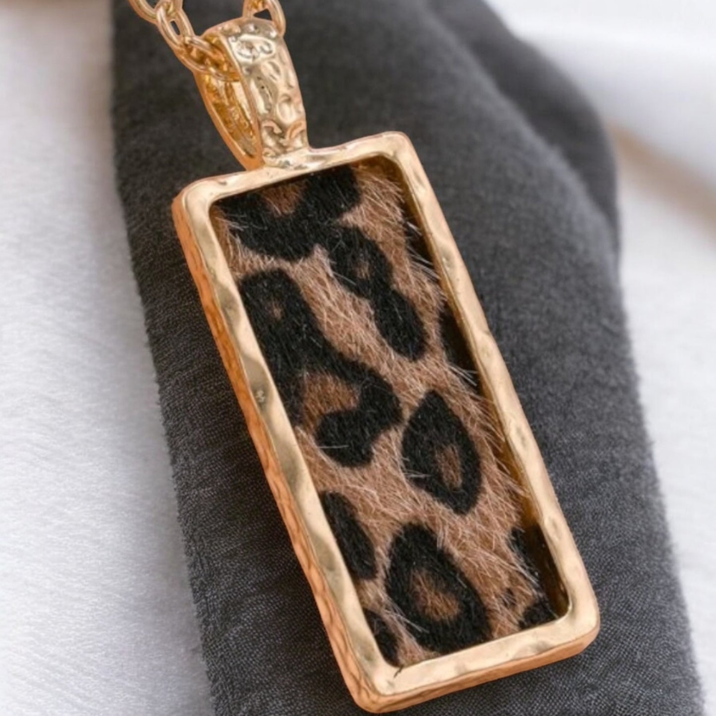 Into The Wild Bar Style Leopard Fashion Necklace