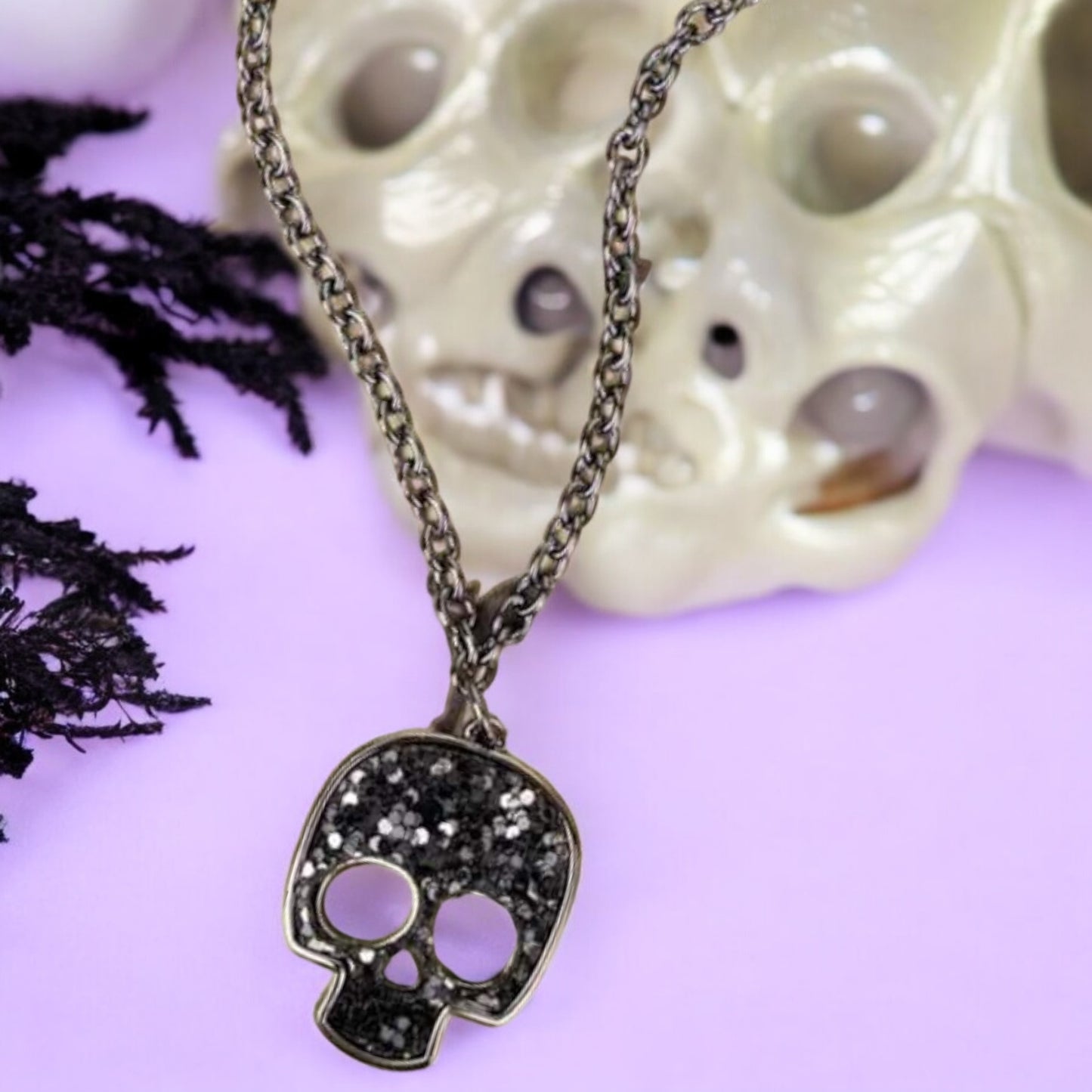 Skull on Fleek Rhonestone Necklace