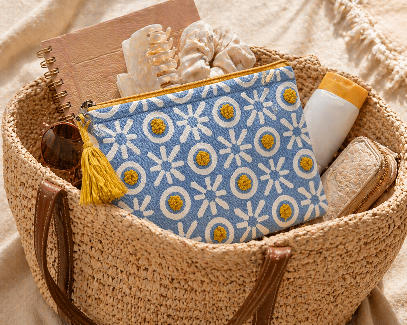 Daisy Drift Carry Pouch – Coastal Cosmetic Bag