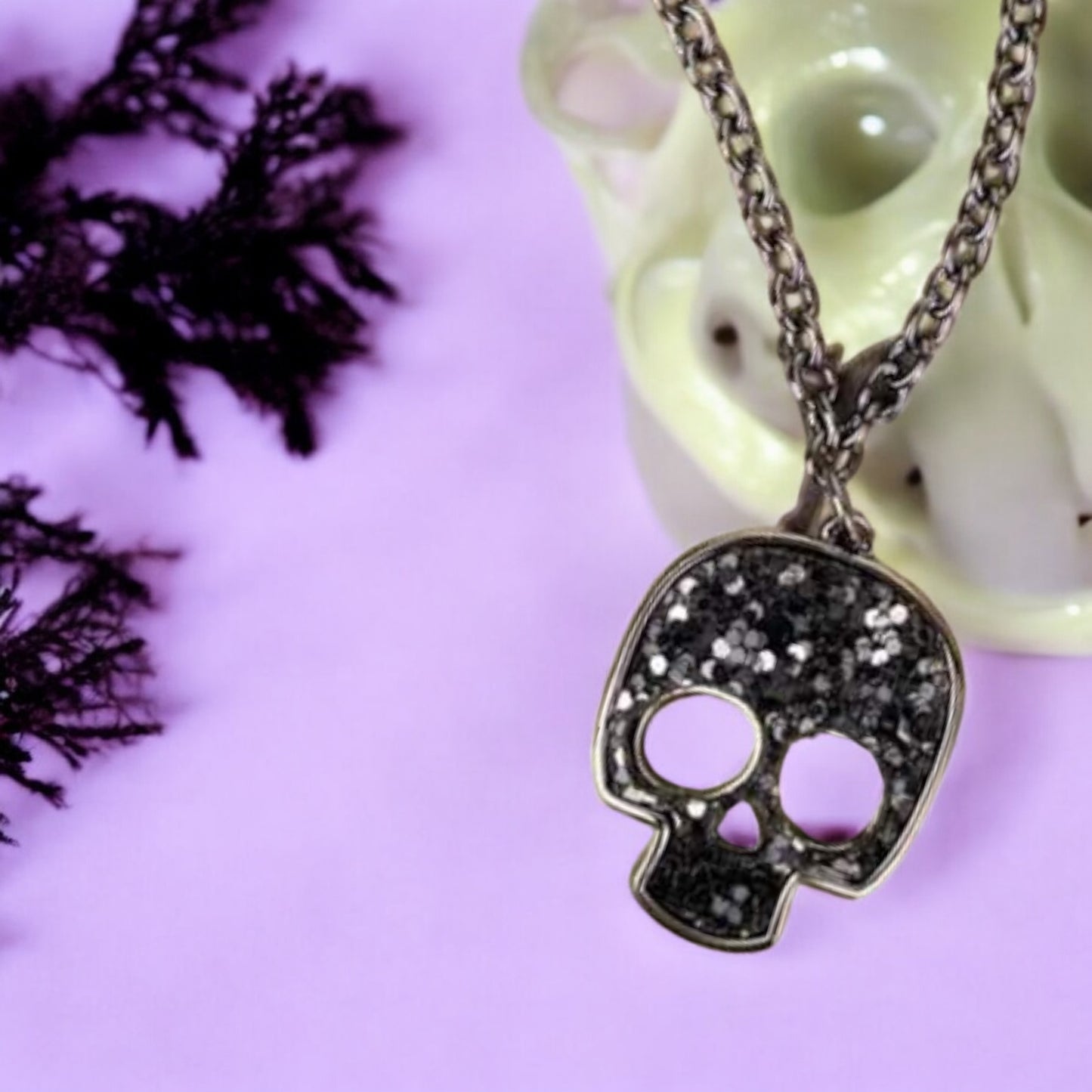 Skull on Fleek Rhonestone Necklace