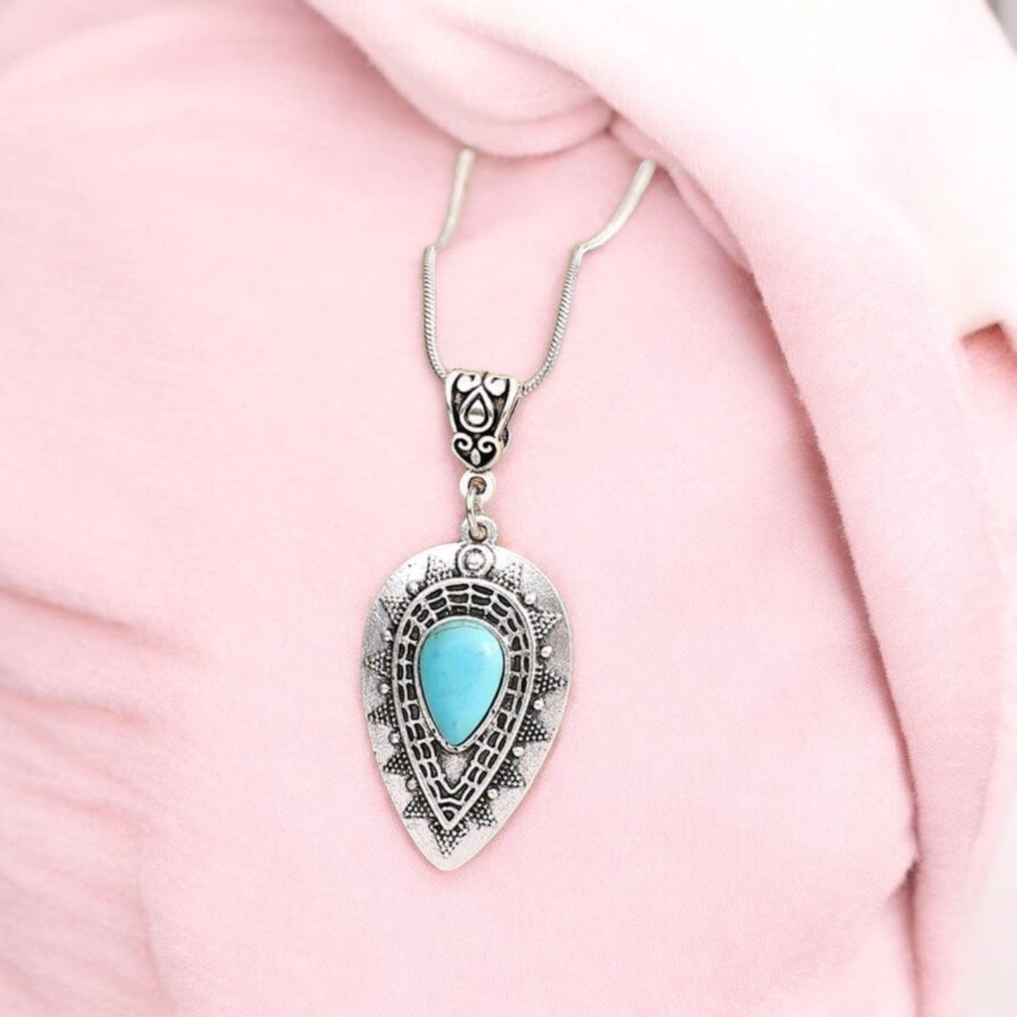 Western Vintage Teardrop Pendant Fashion Necklace