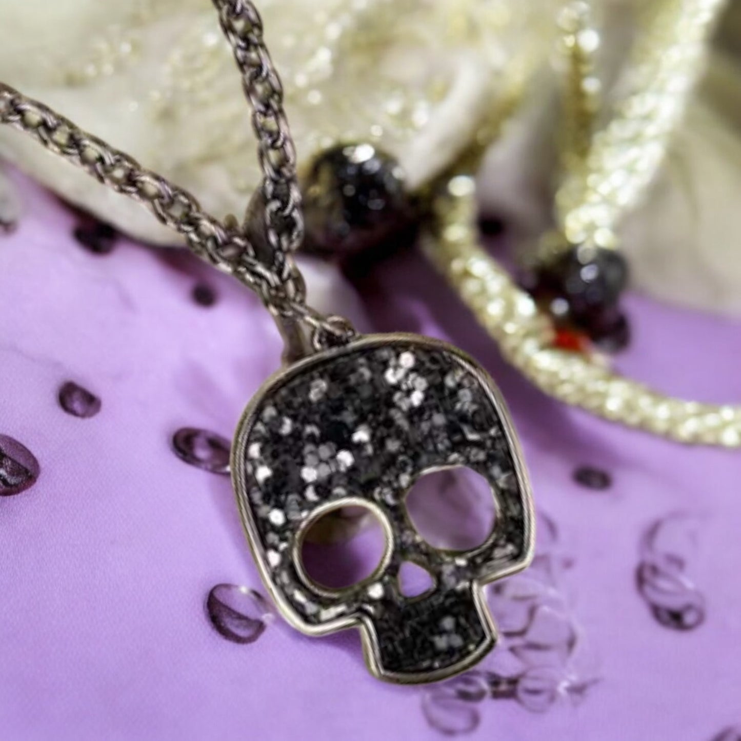 Skull on Fleek Rhonestone Necklace