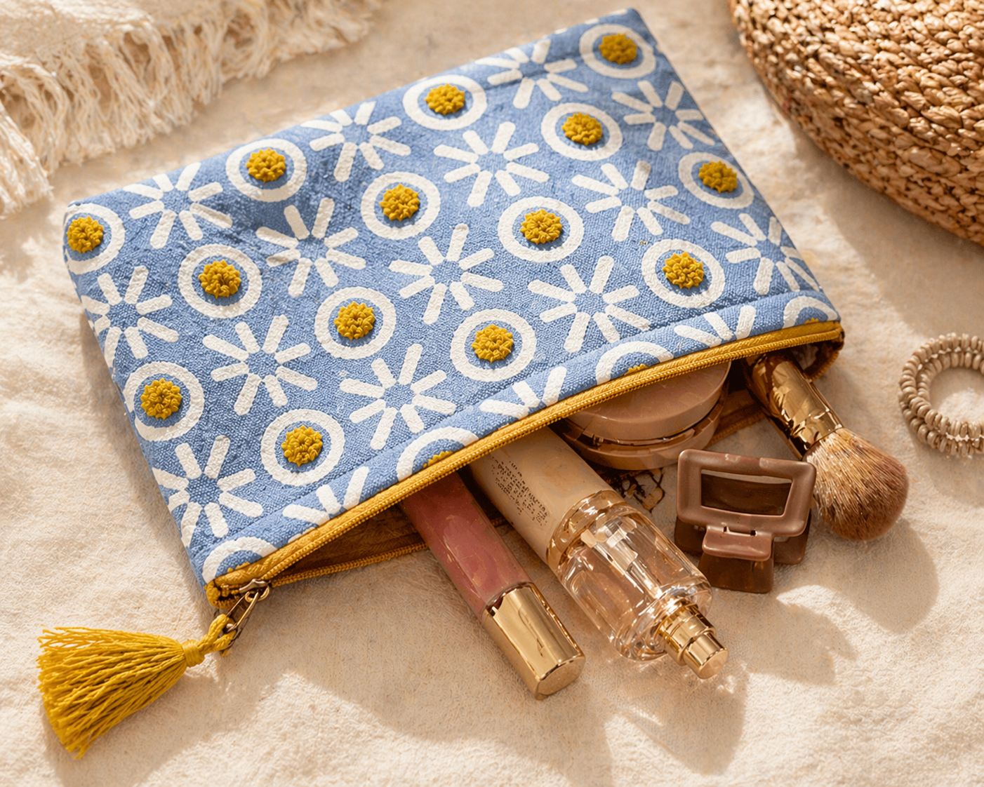 Daisy Drift Carry Pouch – Coastal Cosmetic Bag