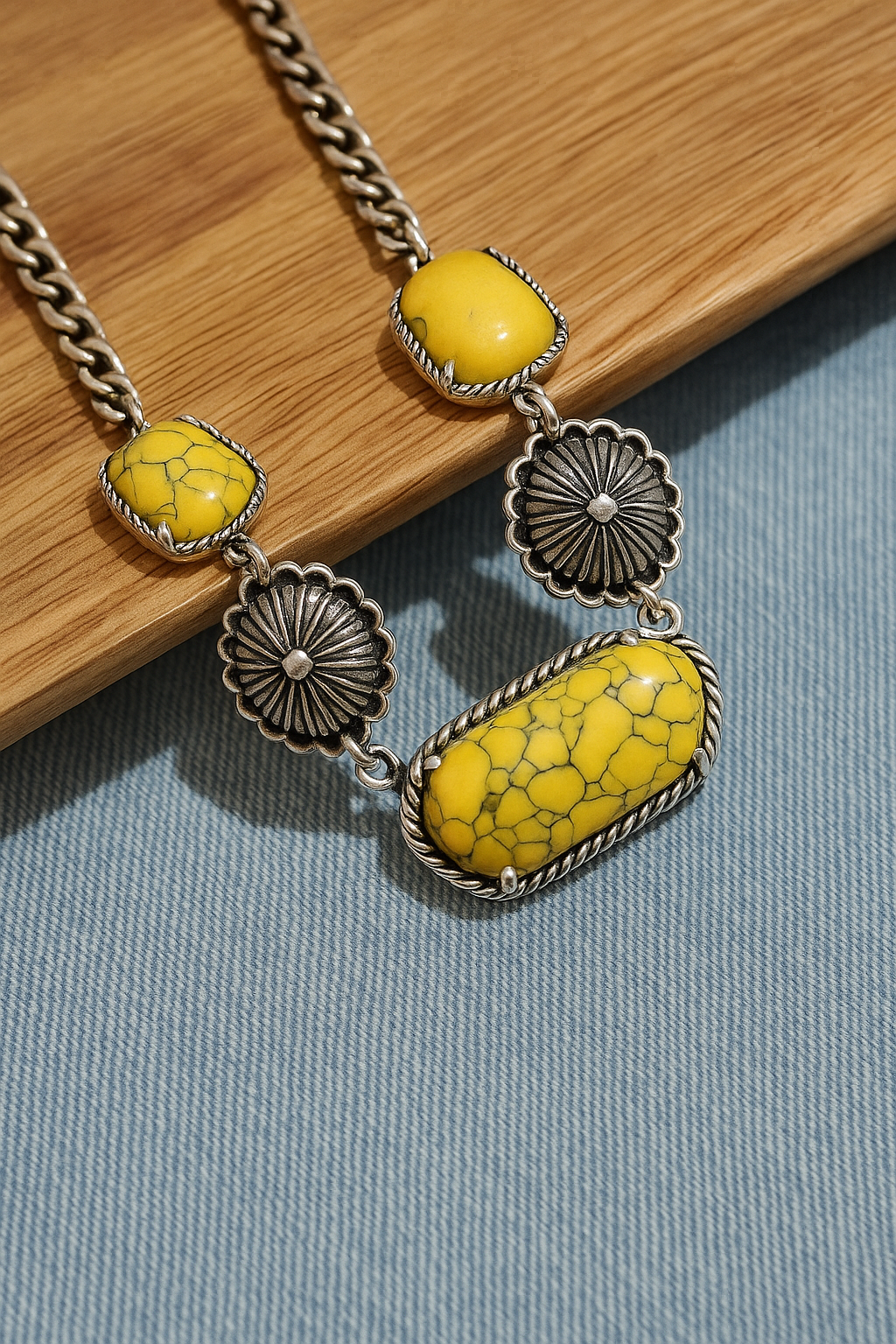 Mello and Yellow Bright Western Day Fashion Necklace