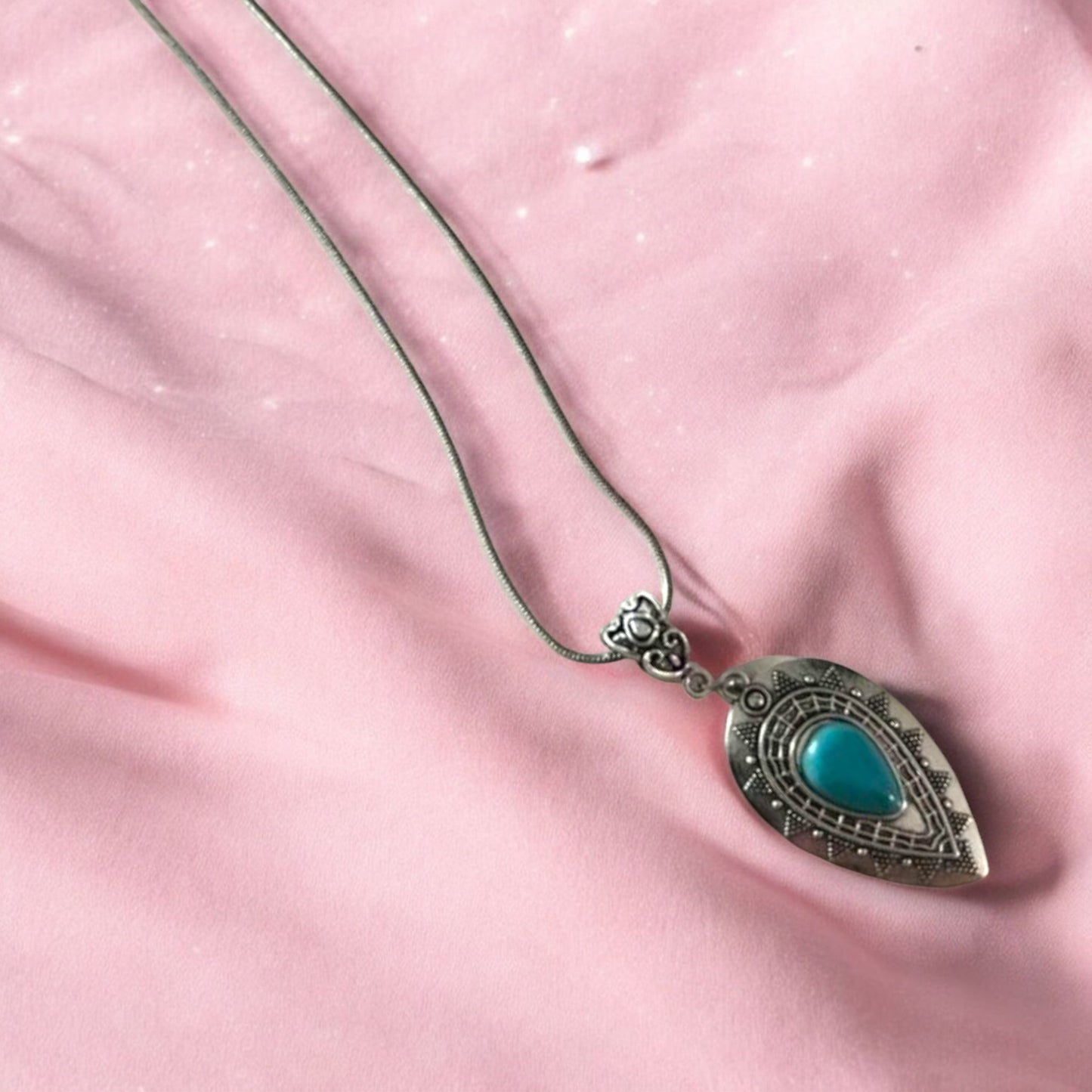 Western Vintage Teardrop Pendant Fashion Necklace