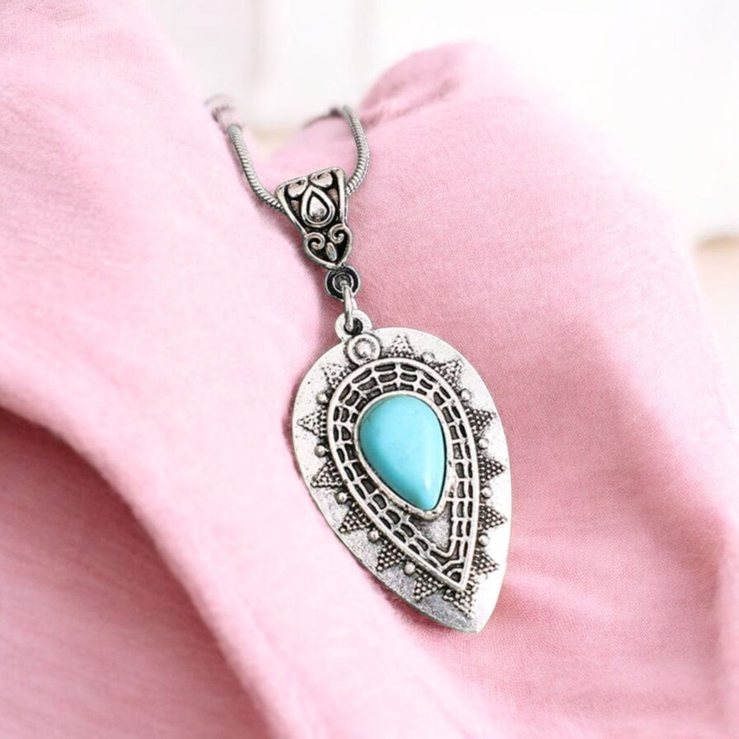 Western Vintage Teardrop Pendant Fashion Necklace