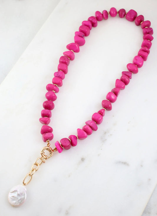 Cienta Chipped Stone Necklace with Pearl FUCHSIA